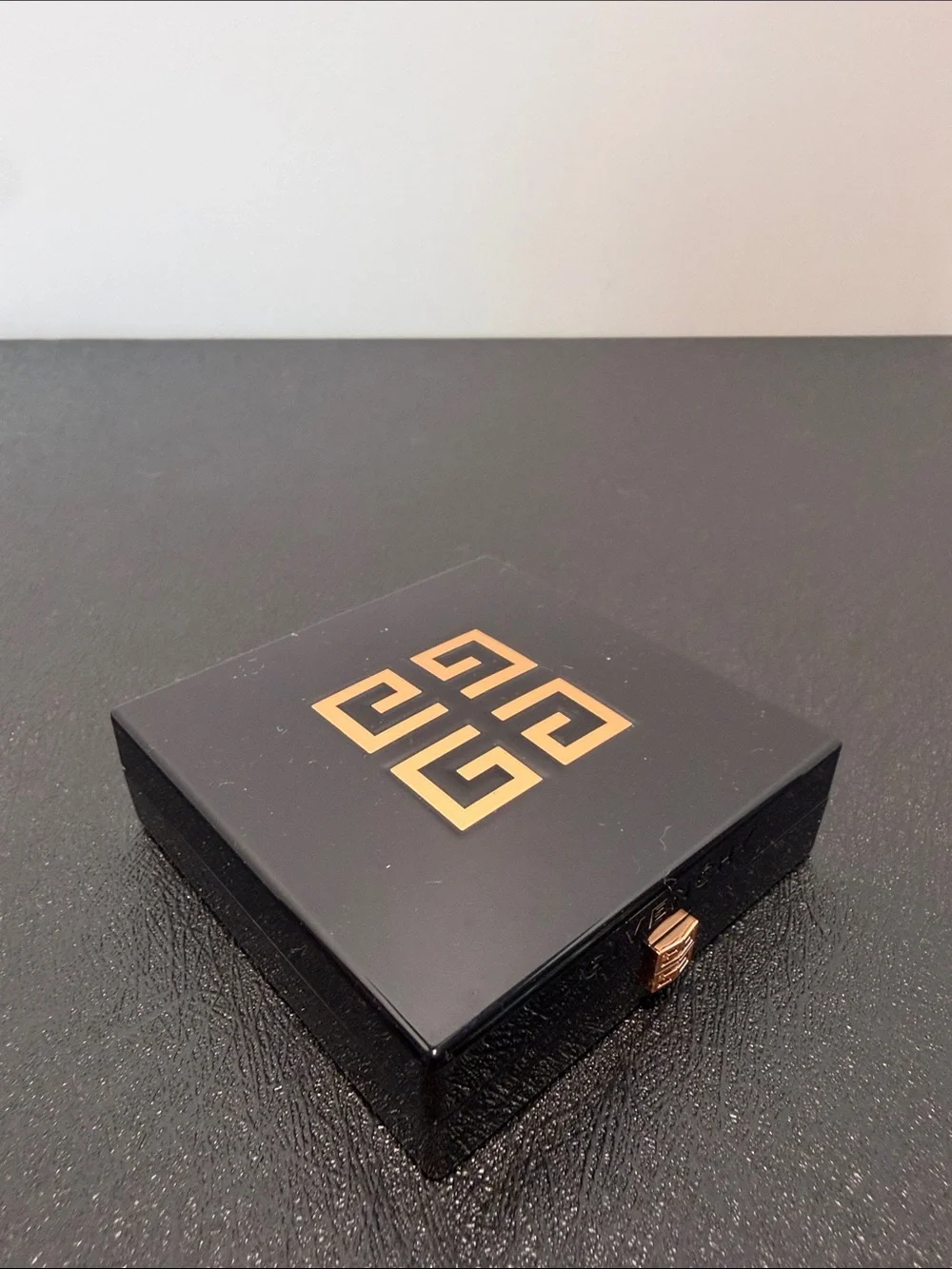 Givenchy Compact Bronzer & Contour Palette in Tone Pans 002 popeline bronzee